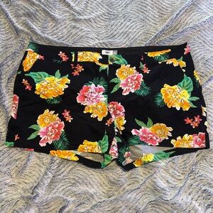 Plus size Old Navy Black Floral Women's Shorts